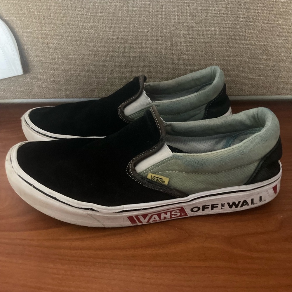 Vans men’s 10.5 comfy cush off the Wall Slip On skate shoe  W 12